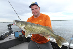 walleye fishing with jigs