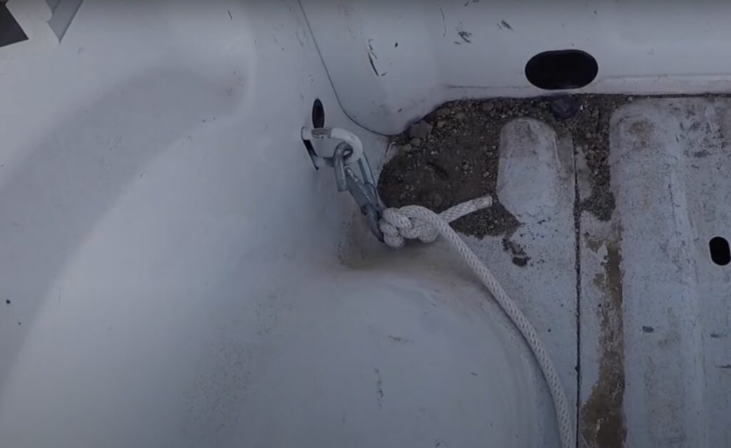 Where to tie your rope when launching alone